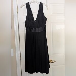 Jones Wear Black V-Neck Sleeveless Dress
